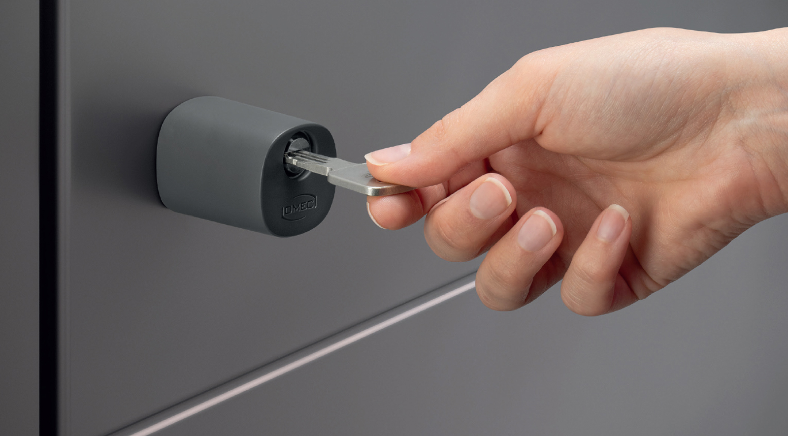 Confronto serrature smart 1Control DORY vs Nuki: apertura porta da smartphone