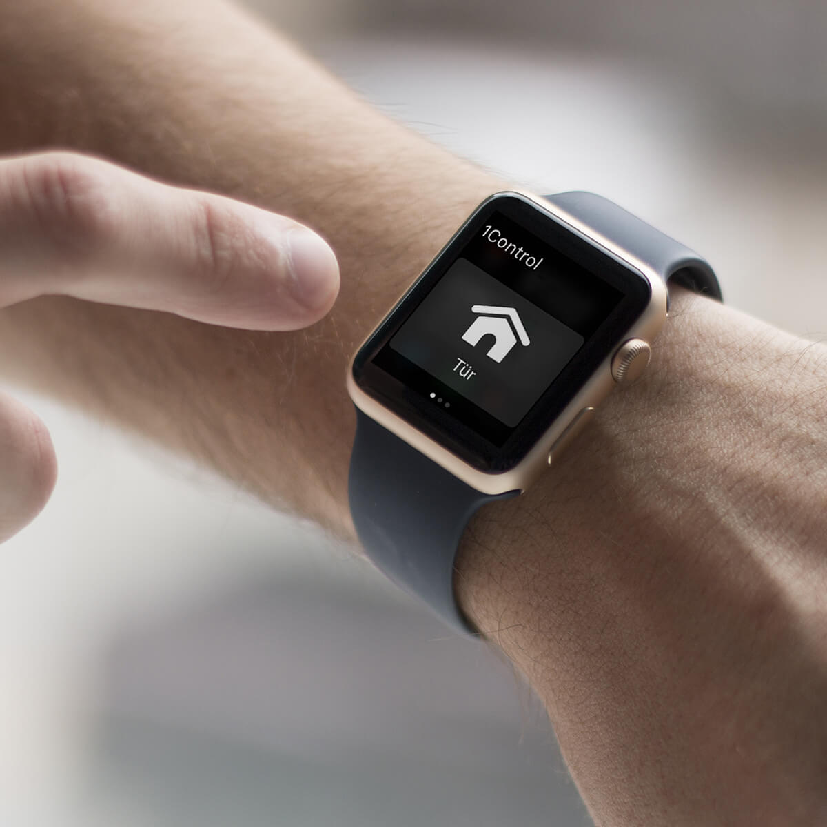 Smartes T&uuml;rschloss 1Control DORY mit Apple Watch &ouml;ffnen &mdash; Test 2026